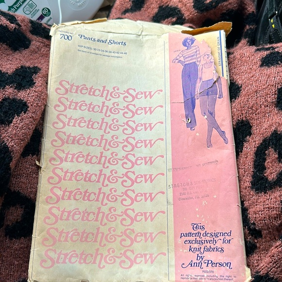 Stretch & sew sewing pattern 700 paper - Picture 1 of 5